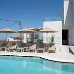 Eleni Villa *