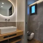 Eleni Villa *