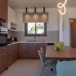 Eleni Villa *
